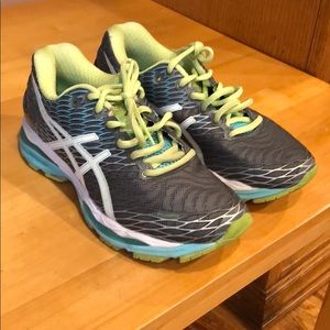 💚Women’s sneakers 6.5💙